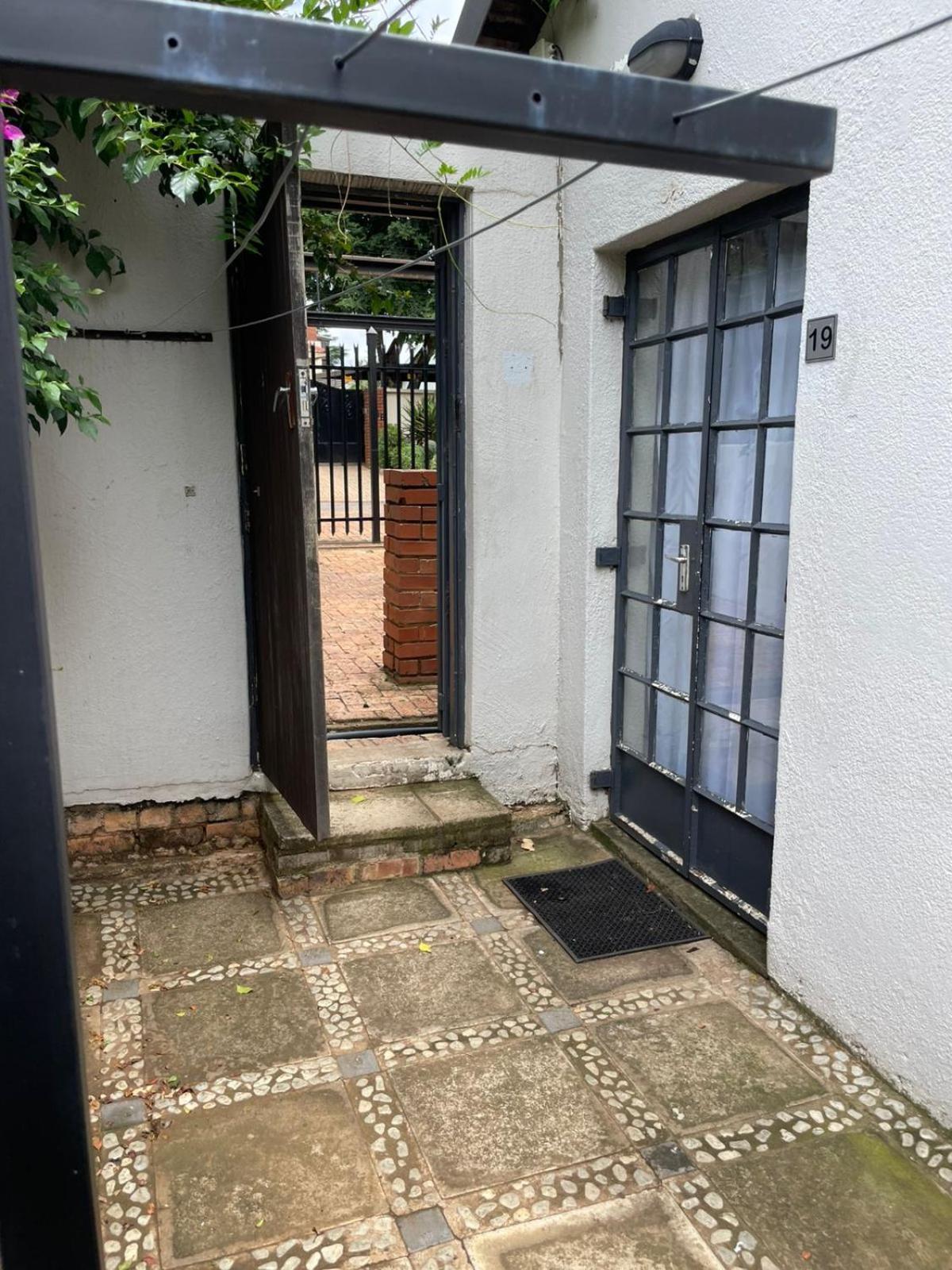 The Wild Peach - Menlyn Hotel Pretoria Luaran gambar